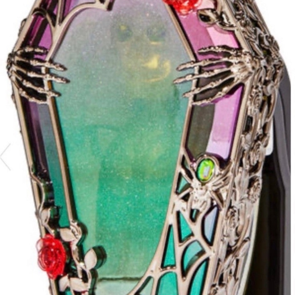 Coffin-Shaped light up wallflower with Silver Detailing